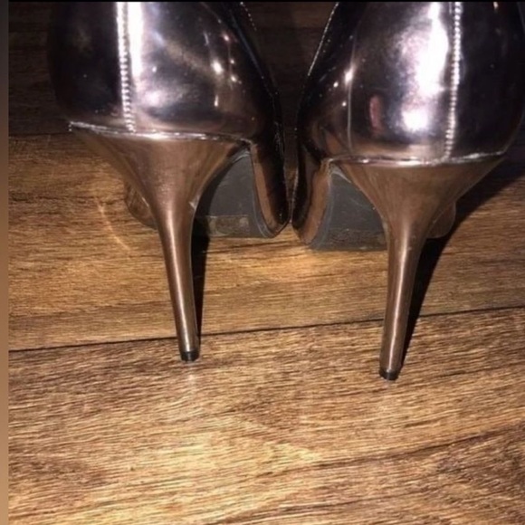 Wild Diva Metallic Silver Heels - Picture 10 of 11